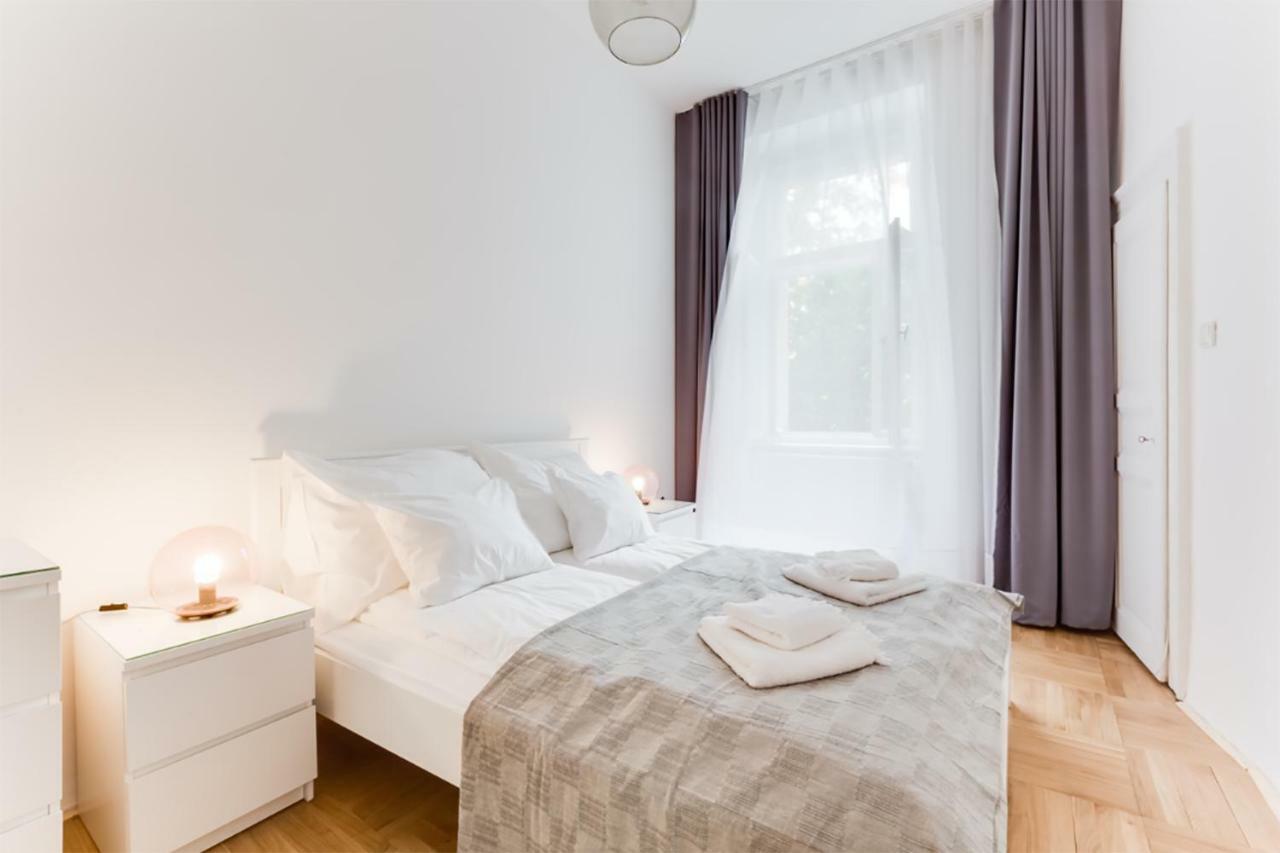 The Dancing House Residence, Two Bedroom Apartment With Balcony Near River! Prague Exterior photo